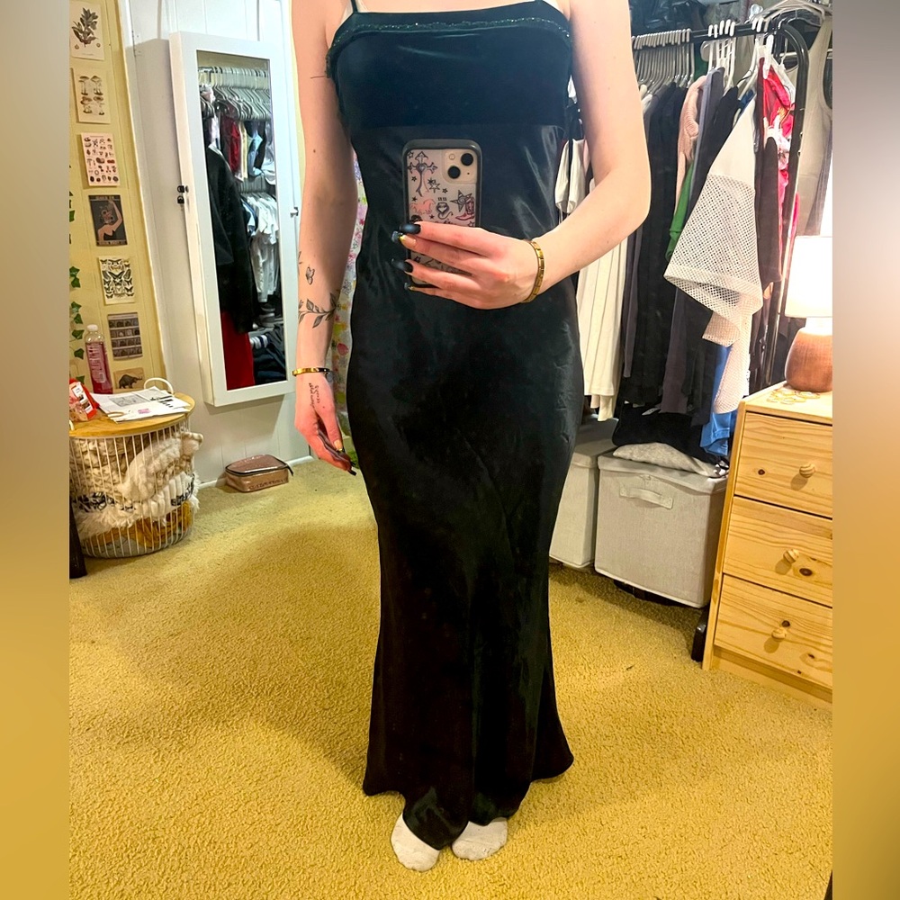 Elegant Emerald Green Velvet Maxi Dress